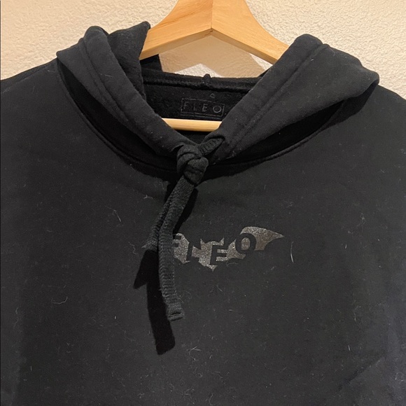 Fleo Black Cropped Hoodie - Picture 6 of 8